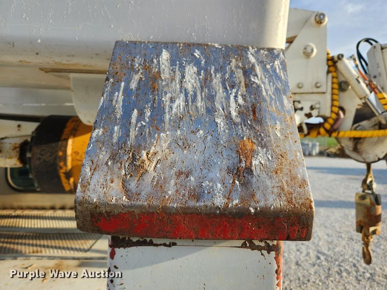 image for item MK9298 2006 UTV International RT02DD-608  mini digger derrick