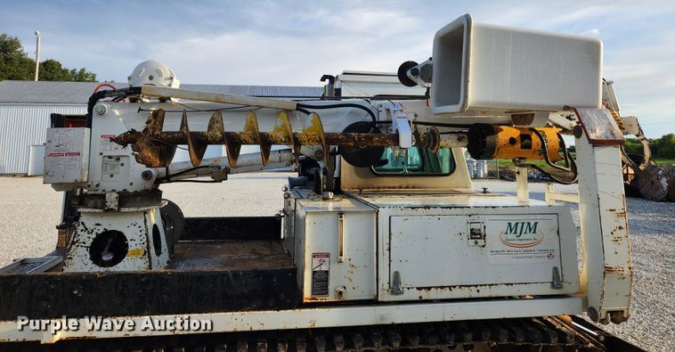 image for item MK9298 2006 UTV International RT02DD-608  mini digger derrick