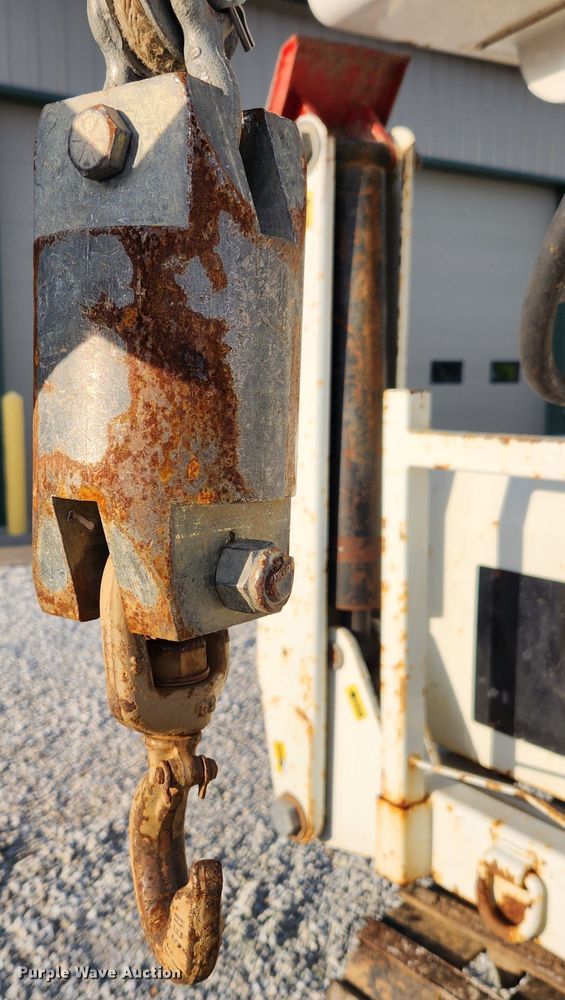 image for item MK9298 2006 UTV International RT02DD-608  mini digger derrick