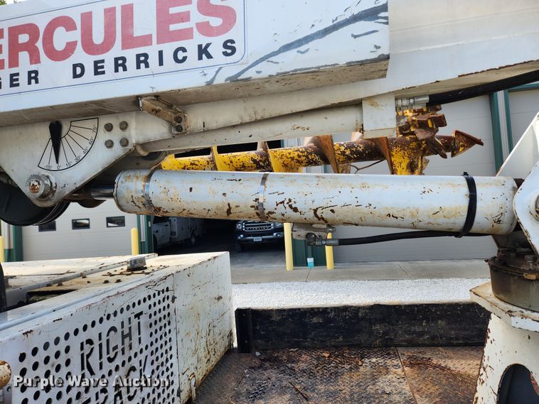 image for item MK9298 2006 UTV International RT02DD-608  mini digger derrick