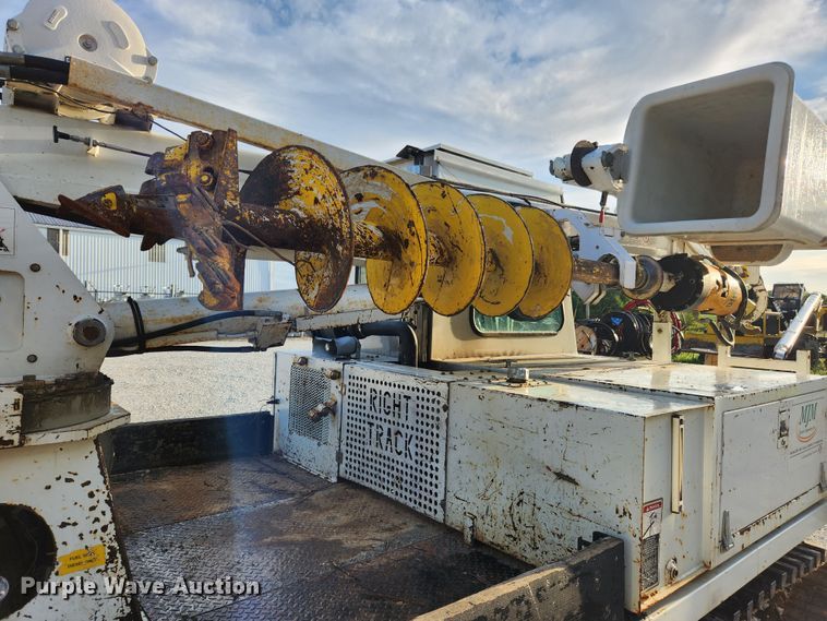 image for item MK9298 2006 UTV International RT02DD-608  mini digger derrick