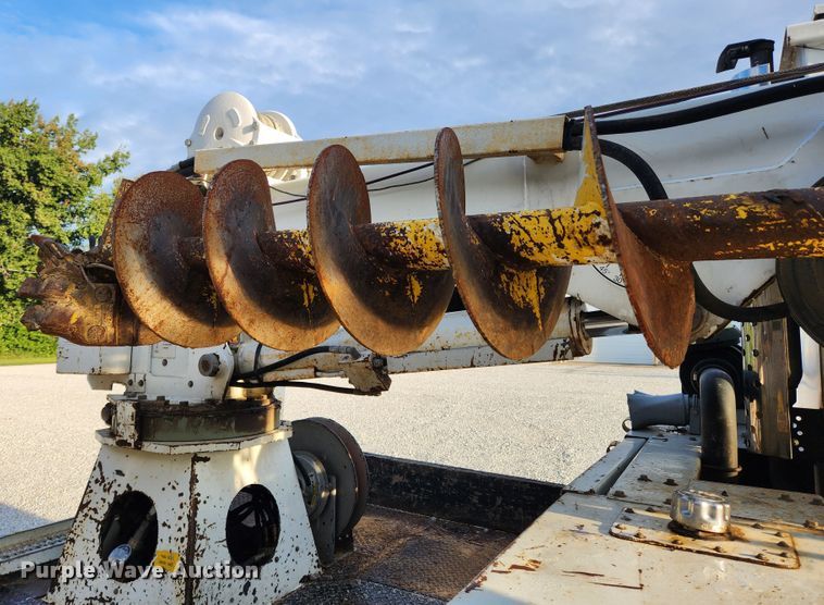 image for item MK9298 2006 UTV International RT02DD-608  mini digger derrick