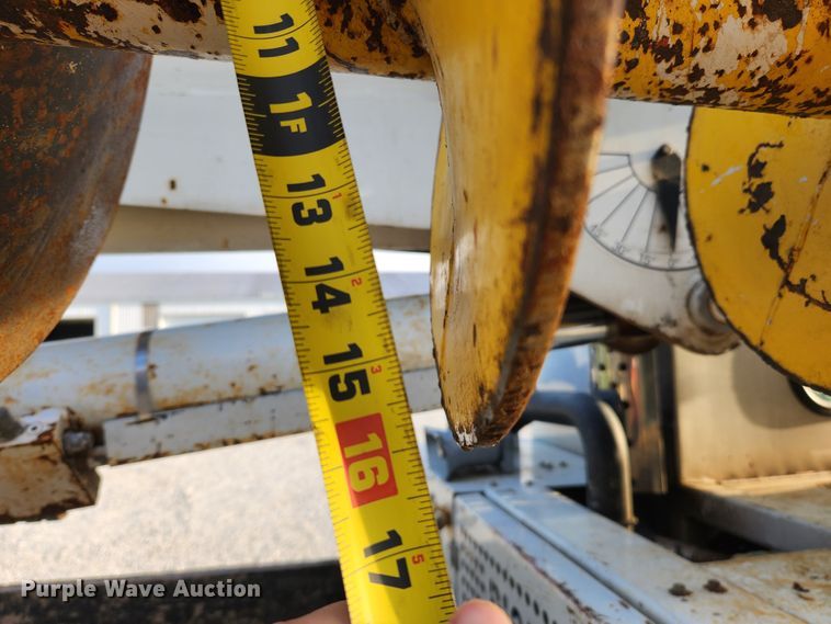 image for item MK9298 2006 UTV International RT02DD-608  mini digger derrick