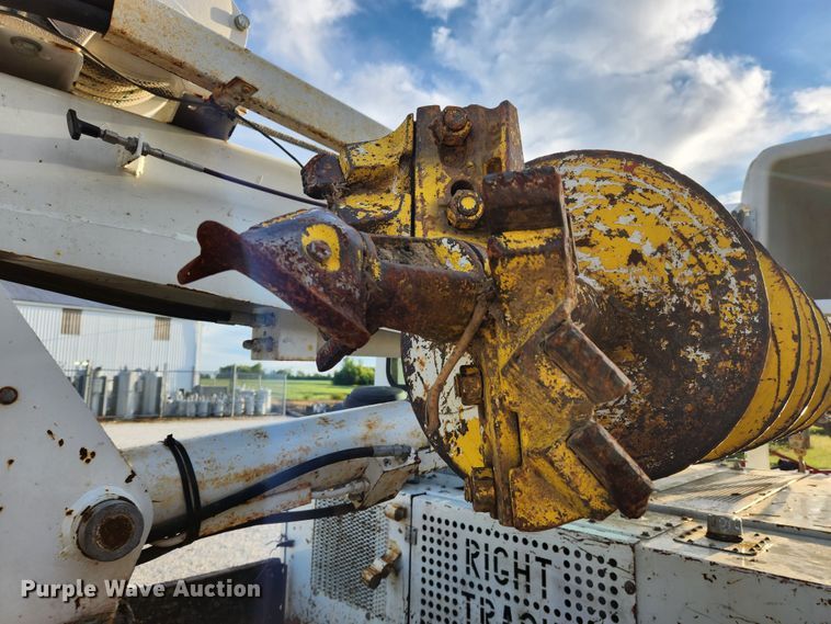 image for item MK9298 2006 UTV International RT02DD-608  mini digger derrick