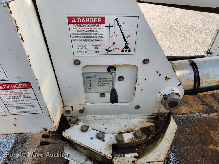 image for item MK9298 2006 UTV International RT02DD-608  mini digger derrick