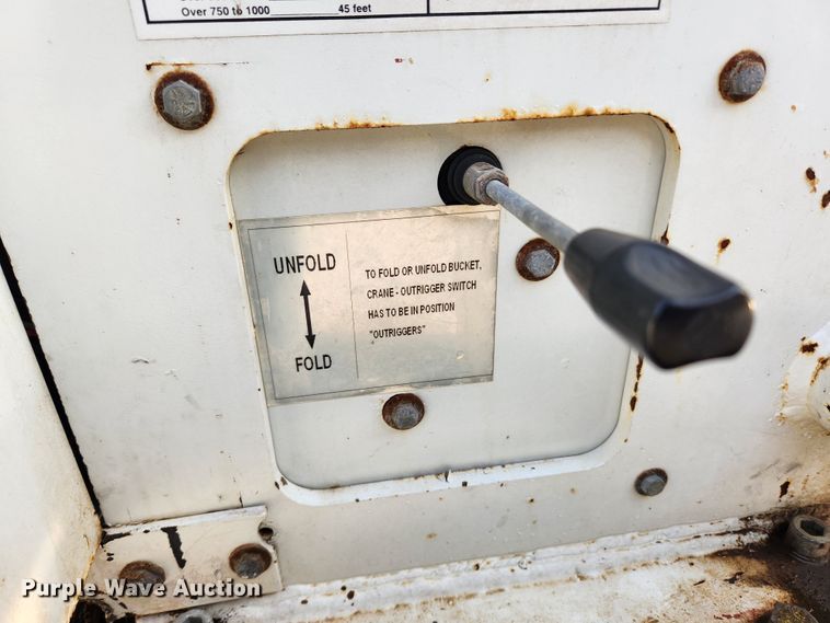 image for item MK9298 2006 UTV International RT02DD-608  mini digger derrick