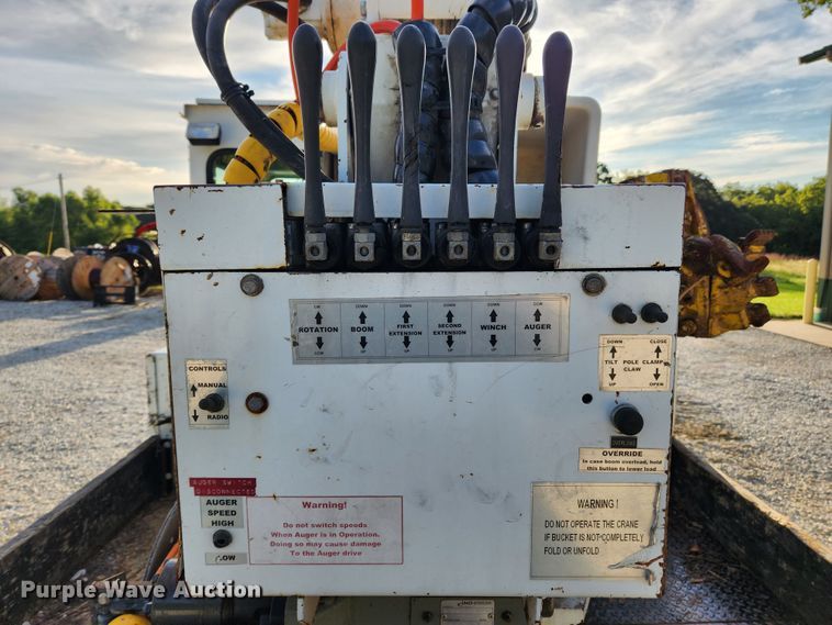 image for item MK9298 2006 UTV International RT02DD-608  mini digger derrick