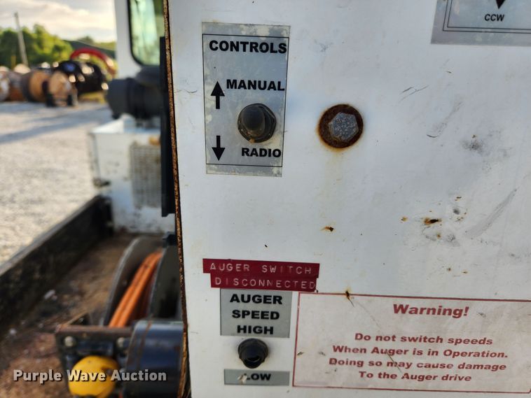 image for item MK9298 2006 UTV International RT02DD-608  mini digger derrick