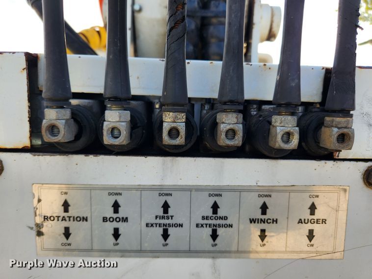 image for item MK9298 2006 UTV International RT02DD-608  mini digger derrick