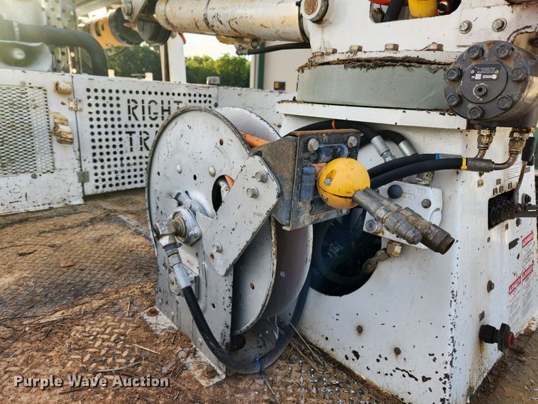 image for item MK9298 2006 UTV International RT02DD-608  mini digger derrick