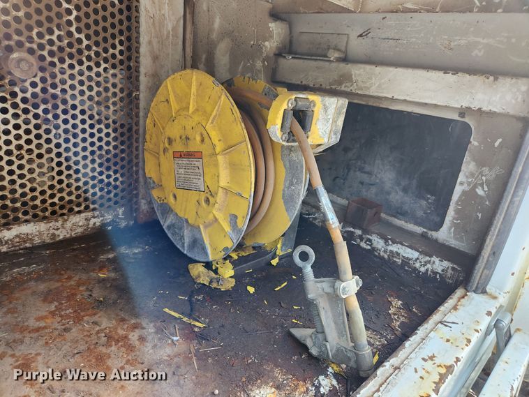 image for item MK9298 2006 UTV International RT02DD-608  mini digger derrick