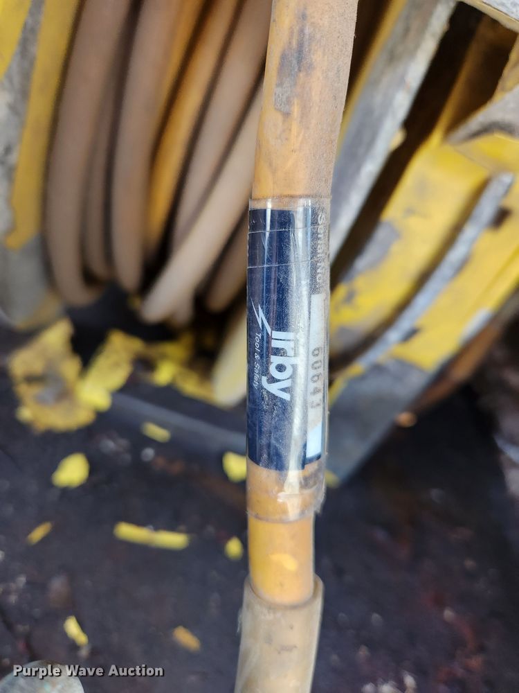 image for item MK9298 2006 UTV International RT02DD-608  mini digger derrick