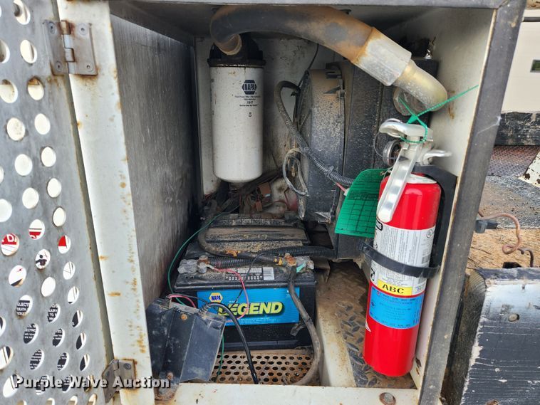 image for item MK9298 2006 UTV International RT02DD-608  mini digger derrick