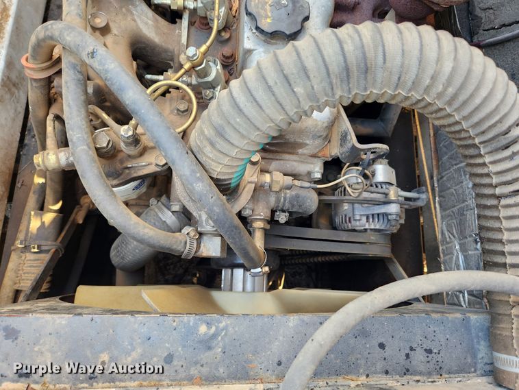 image for item MK9298 2006 UTV International RT02DD-608  mini digger derrick