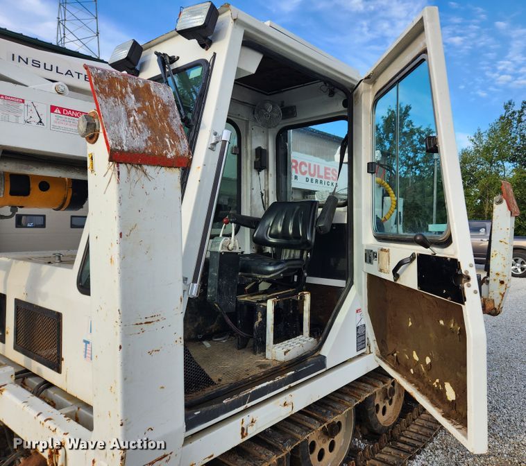 image for item MK9298 2006 UTV International RT02DD-608  mini digger derrick