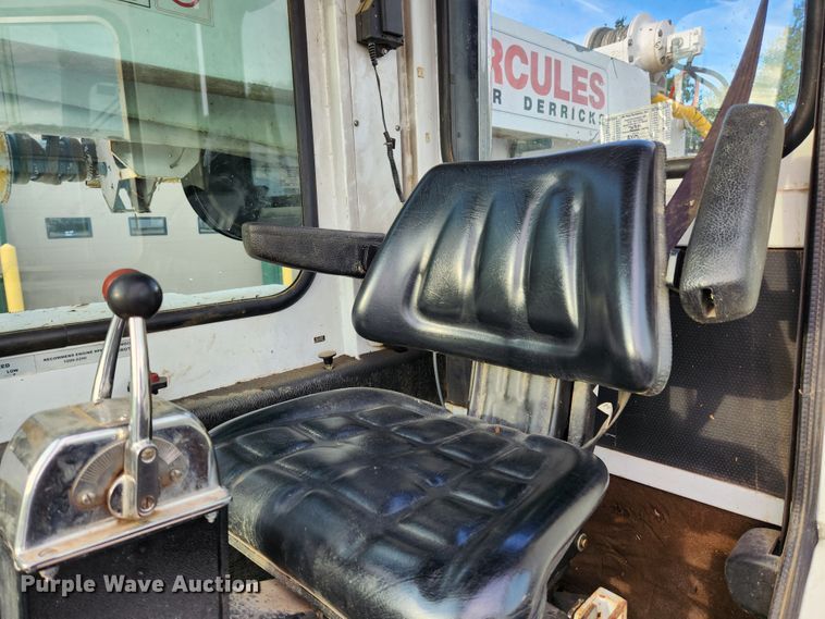 image for item MK9298 2006 UTV International RT02DD-608  mini digger derrick