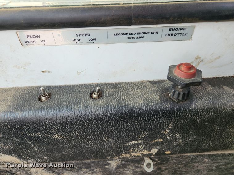 image for item MK9298 2006 UTV International RT02DD-608  mini digger derrick