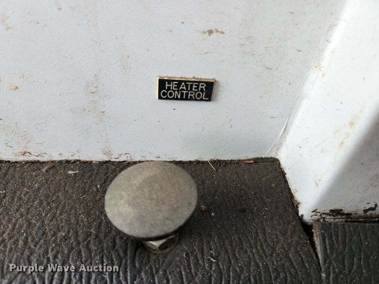 image for item MK9298 2006 UTV International RT02DD-608  mini digger derrick