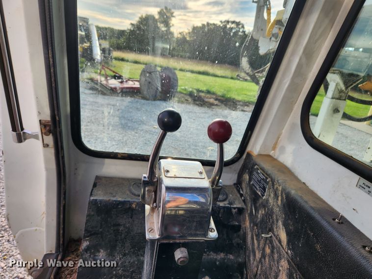 image for item MK9298 2006 UTV International RT02DD-608  mini digger derrick