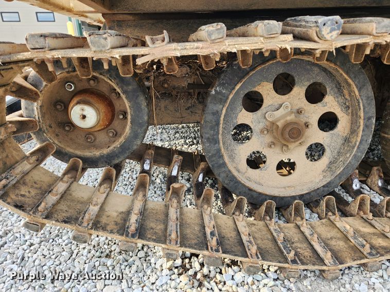 image for item MK9298 2006 UTV International RT02DD-608  mini digger derrick