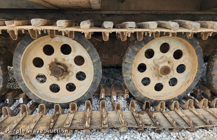 image for item MK9298 2006 UTV International RT02DD-608  mini digger derrick