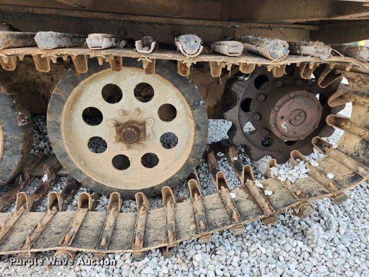 image for item MK9298 2006 UTV International RT02DD-608  mini digger derrick