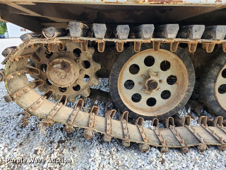 image for item MK9298 2006 UTV International RT02DD-608  mini digger derrick