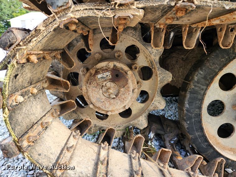 image for item MK9298 2006 UTV International RT02DD-608  mini digger derrick