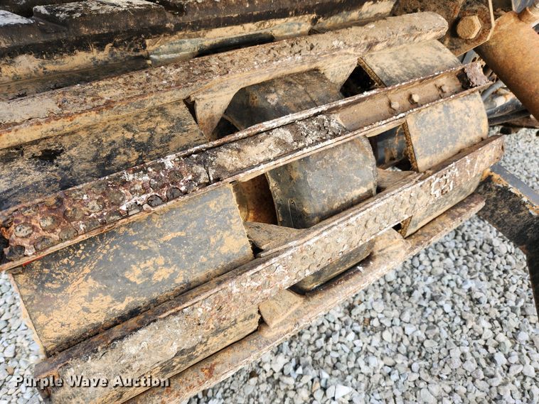 image for item MK9298 2006 UTV International RT02DD-608  mini digger derrick