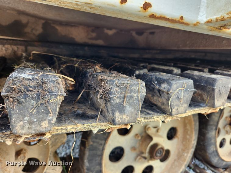 image for item MK9298 2006 UTV International RT02DD-608  mini digger derrick