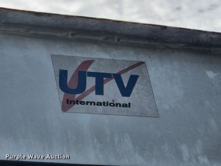 image for item MK9298 2006 UTV International RT02DD-608  mini digger derrick