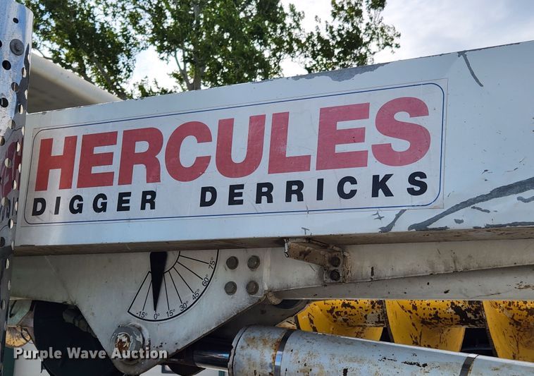 image for item MK9298 2006 UTV International RT02DD-608  mini digger derrick