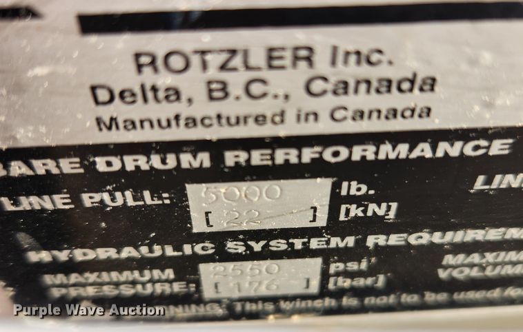 image for item MK9298 2006 UTV International RT02DD-608  mini digger derrick