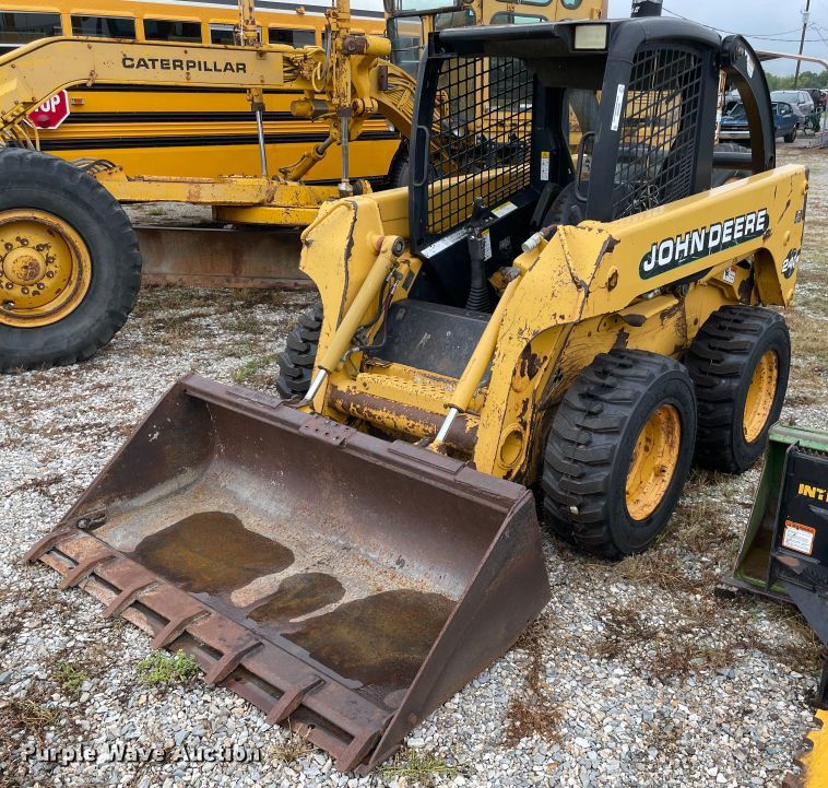 image for item MR9289 1999 John Deere 240  skid steer loader