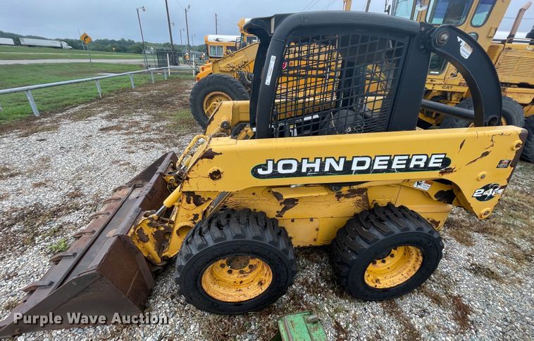 image for item MR9289 1999 John Deere 240  skid steer loader