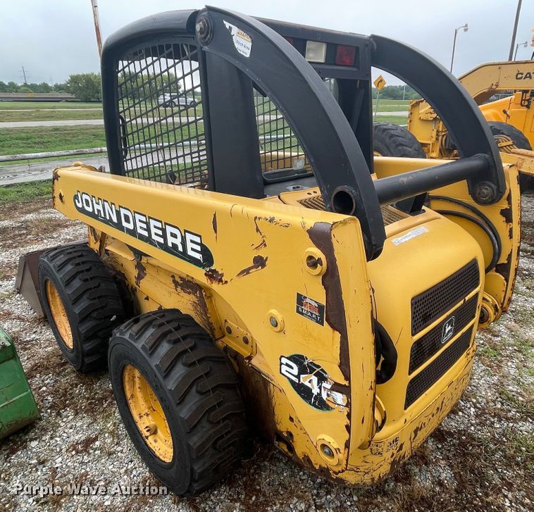 image for item MR9289 1999 John Deere 240  skid steer loader