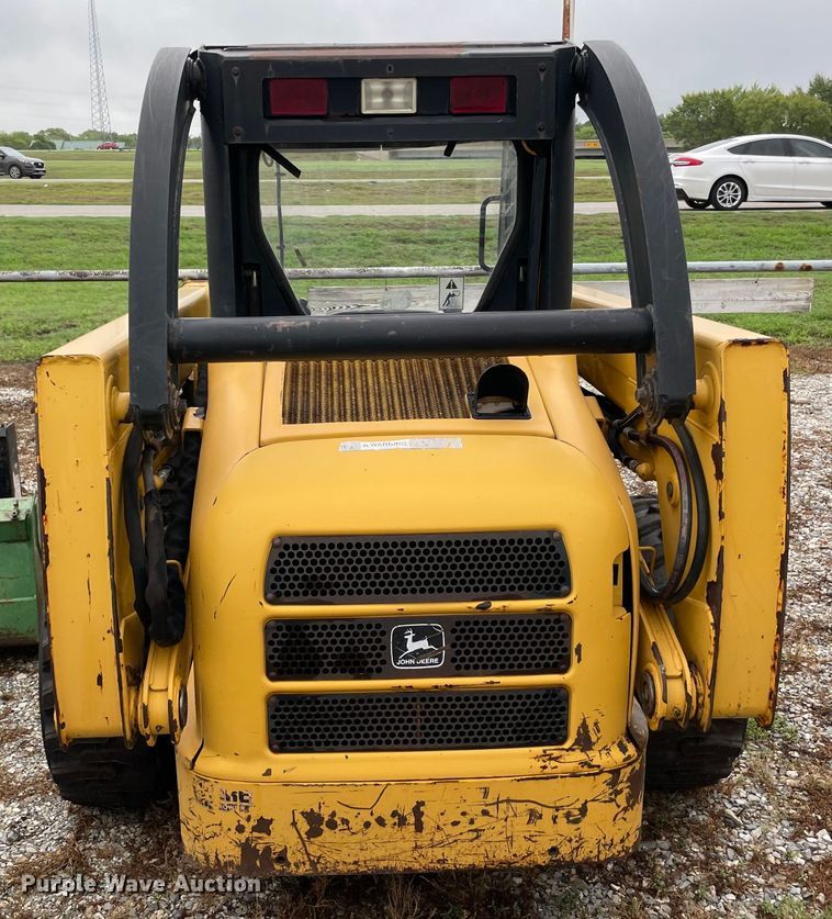 image for item MR9289 1999 John Deere 240  skid steer loader