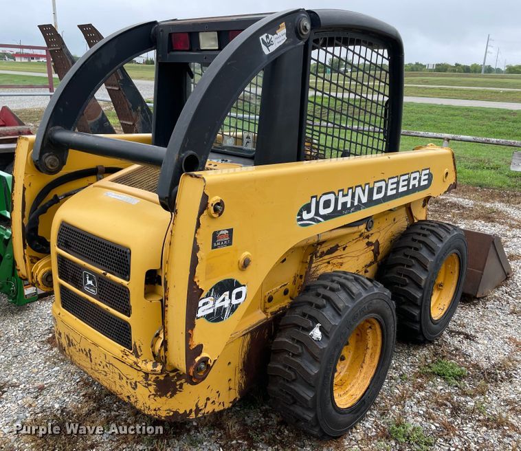 image for item MR9289 1999 John Deere 240  skid steer loader