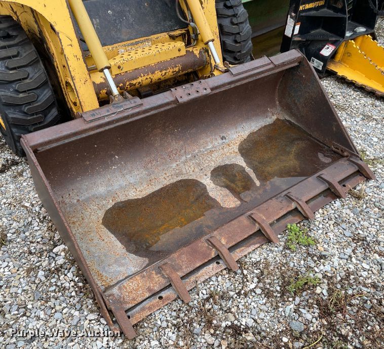 image for item MR9289 1999 John Deere 240  skid steer loader