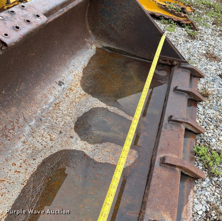 image for item MR9289 1999 John Deere 240  skid steer loader