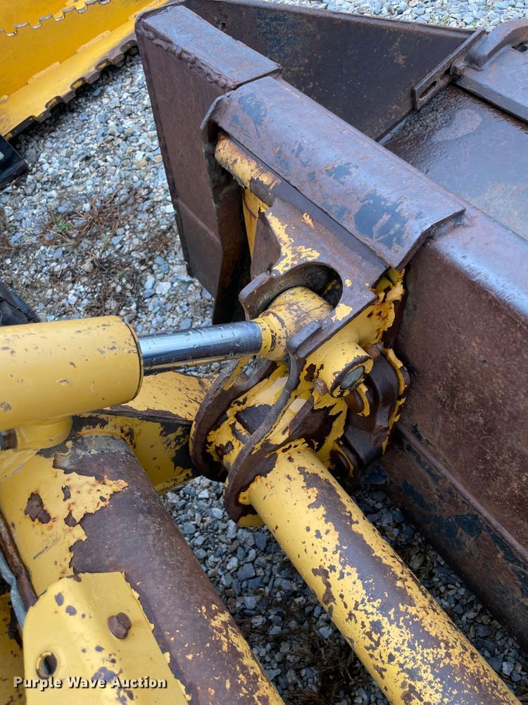 image for item MR9289 1999 John Deere 240  skid steer loader