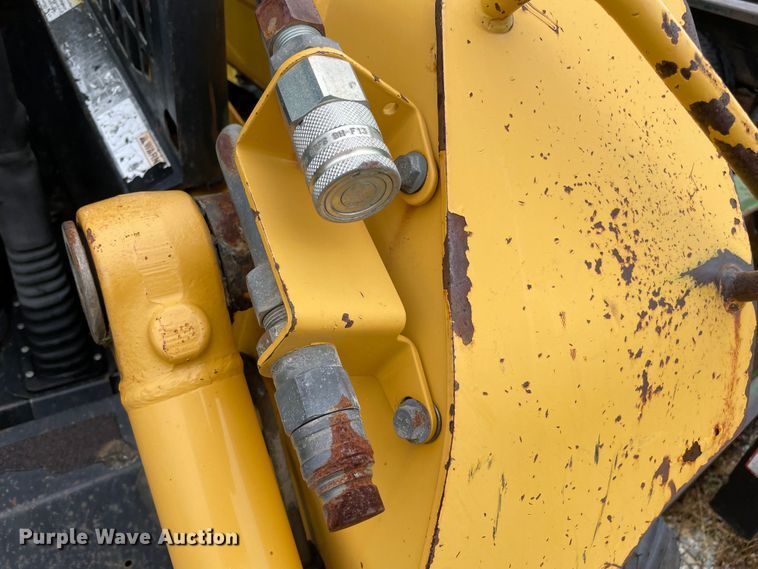 image for item MR9289 1999 John Deere 240  skid steer loader