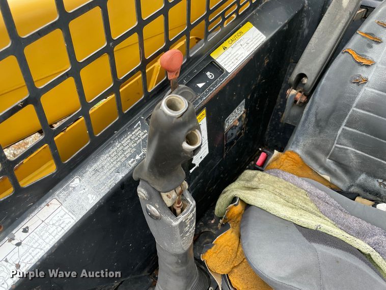 image for item MR9289 1999 John Deere 240  skid steer loader