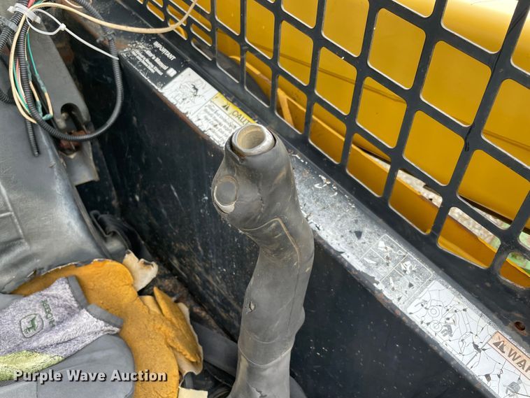 image for item MR9289 1999 John Deere 240  skid steer loader