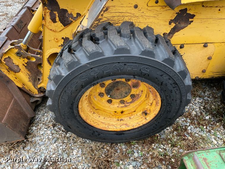 image for item MR9289 1999 John Deere 240  skid steer loader