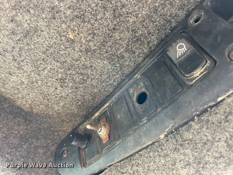 image for item MR9289 1999 John Deere 240  skid steer loader