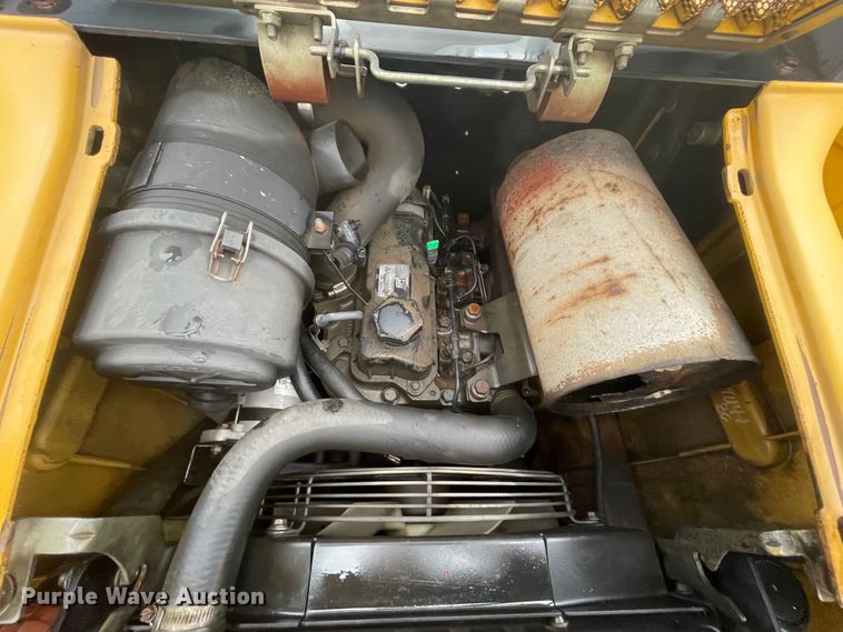 image for item MR9289 1999 John Deere 240  skid steer loader