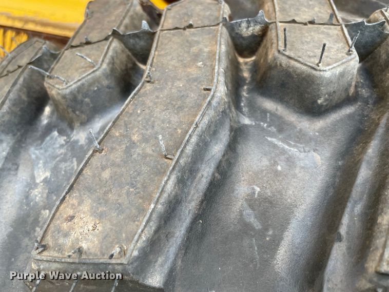 image for item MR9289 1999 John Deere 240  skid steer loader