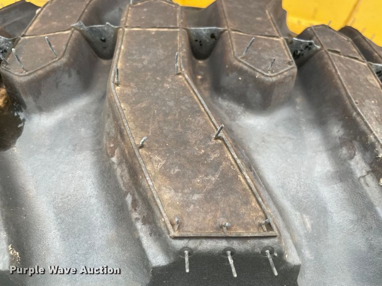 image for item MR9289 1999 John Deere 240  skid steer loader