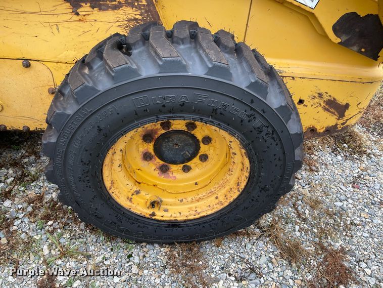 image for item MR9289 1999 John Deere 240  skid steer loader